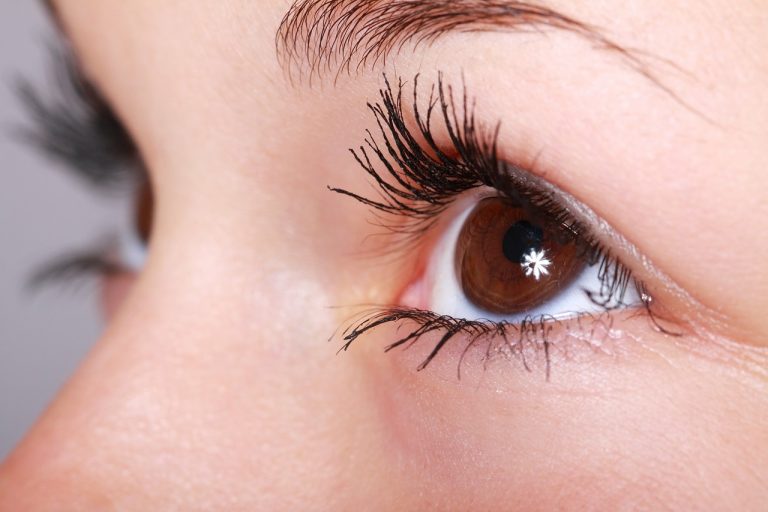 Comment bien maquiller les yeux marron
