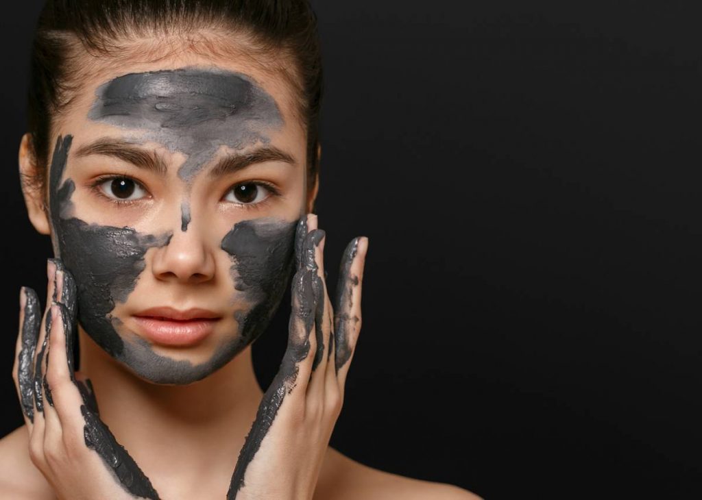 Masque charbon pour points noirs