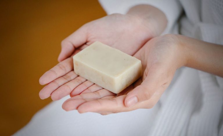 Shampoing solide : Avis et bienfaits pour des cheveux sains et éclatants