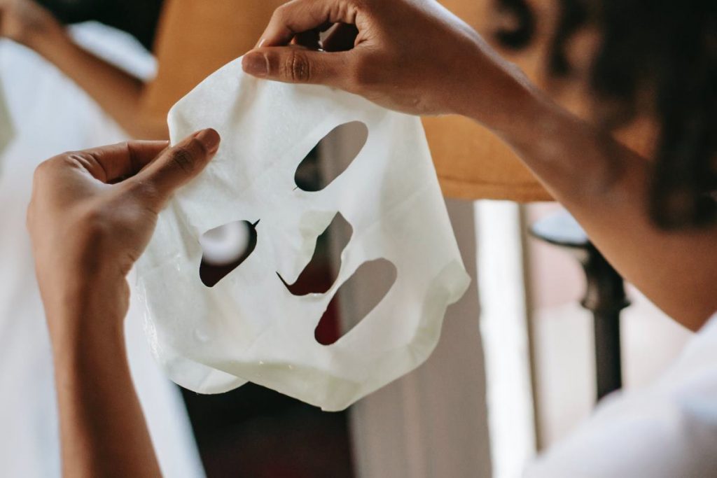 Comment choisir et utiliser un masque de nuit pour le visage