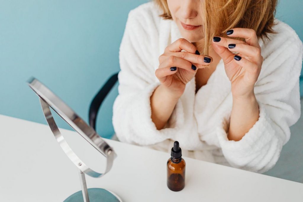 Cheveux secs : adopter des soins naturels efficaces pour une chevelure revitalisée