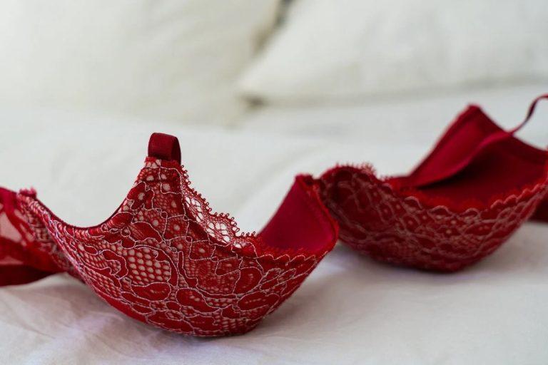 lingerie rose ou rouge - que choisir pour la saint valentin