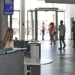 Hôtesse d’accueil : missions, compétences et évolutions professionnelles