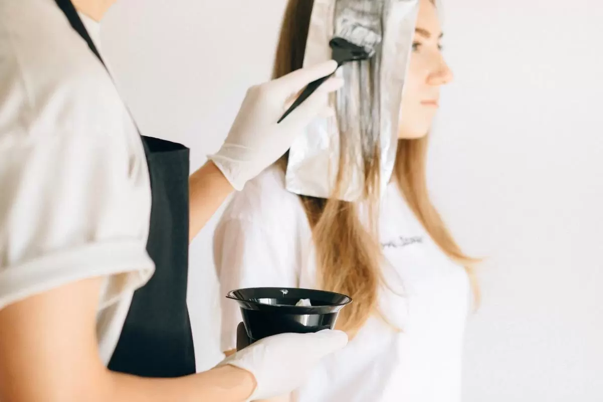 Comment teindre ses cheveux en noir naturellement ?
