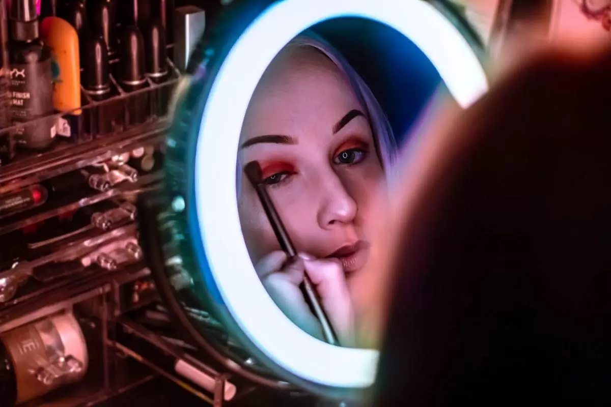 Comment prendre soin du contour des yeux naturellement