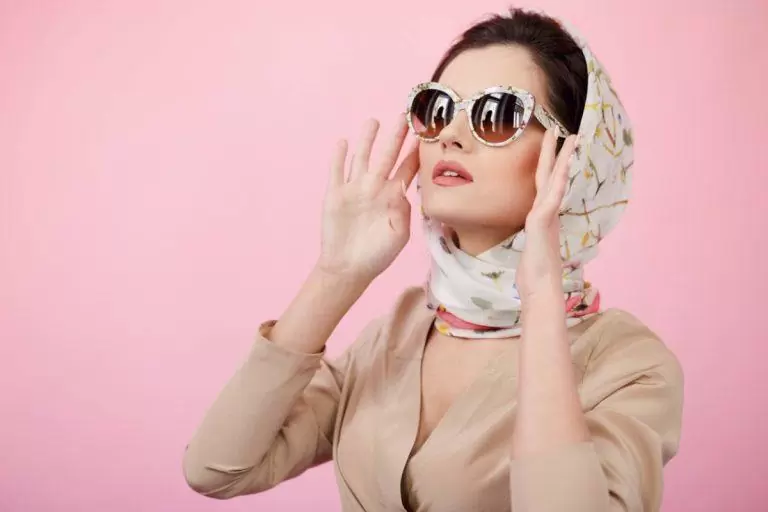 Mode femme - le foulard, accessoire essentiel de votre garde-robe