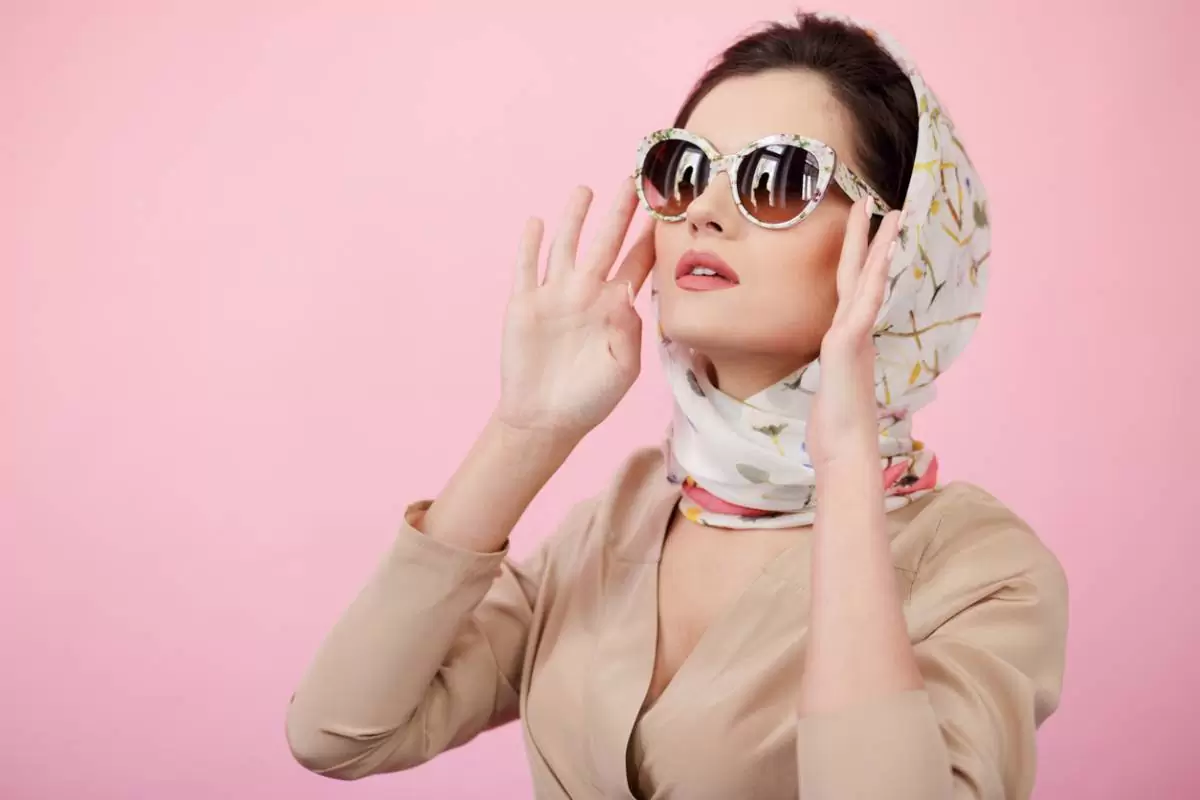 Mode femme - le foulard, accessoire essentiel de votre garde-robe