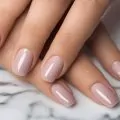 Le Vernis Semi Permanent Abîme T Il Les Ongles