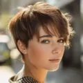 Optez pour une coupe courte dégradée femme : le style intemporel revisité