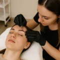 Comment Se Passe Une Restructuration Des Sourcils