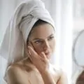 R&eacute;tinol et vitamine C : peut-on les combiner sur le visage ?