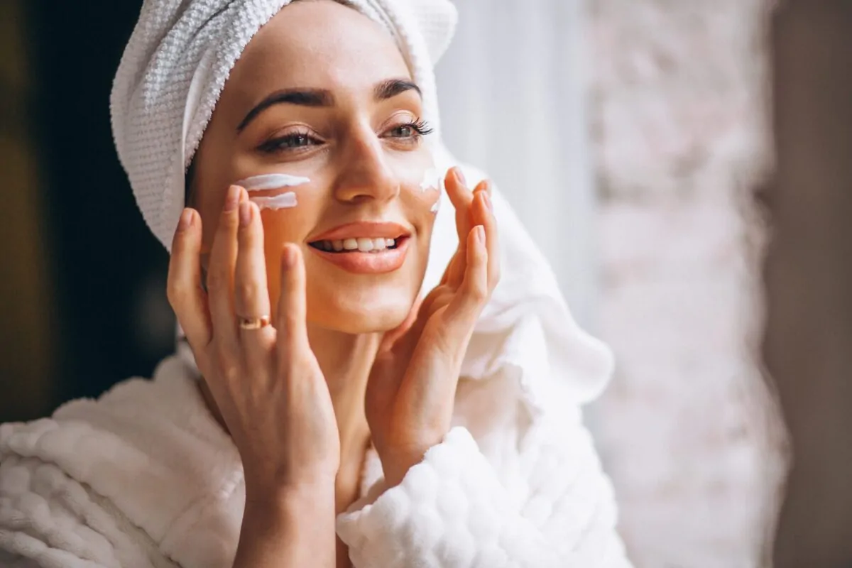 Le curcuma pour la peau : bienfaits, usages et routine visage complète
